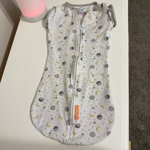 SwaddleMe White and Gray Sleep Sack with Zipper Design 3-6 months
